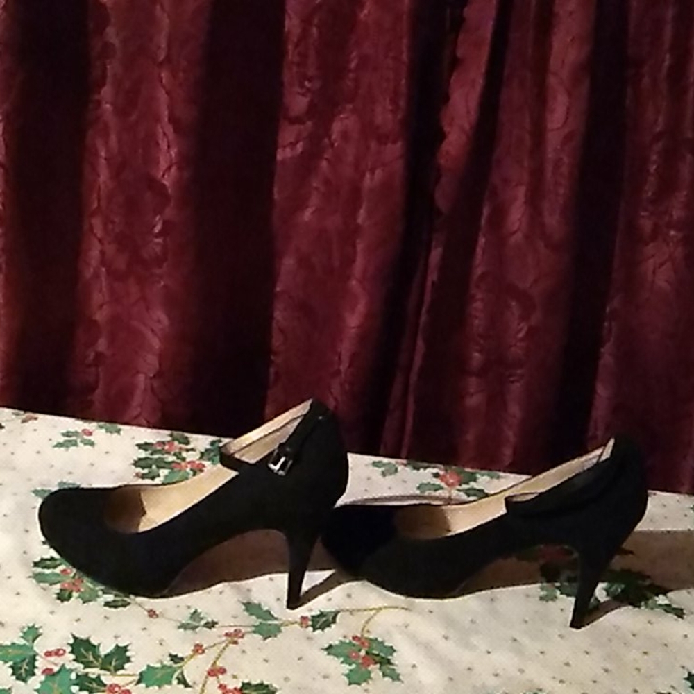 Shoes - Picture 2 of 6